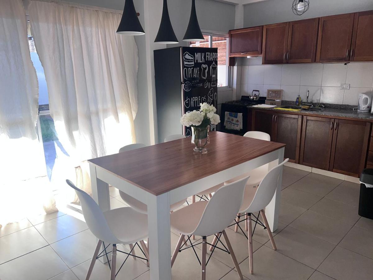 Hermoso Duplex En Barrio Cerrado 波萨达斯 外观 照片